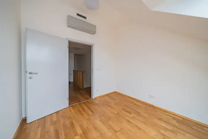 Pronájem bytu 4+1, Praha - Smíchov, Štefánikova, 147 m2