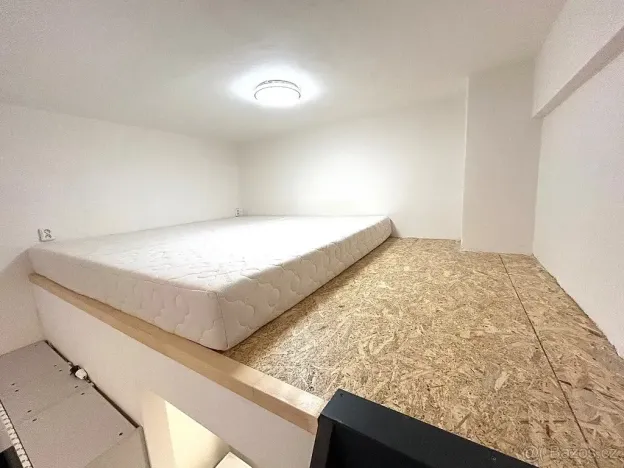 Pronájem bytu 1+kk, Praha - Radotín, Vrážská, 26 m2