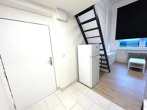 Pronájem bytu 1+kk, Praha - Radotín, Vrážská, 26 m2