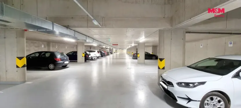 Pronájem garážového stání, Praha - Modřany, Mezi vodami, 12 m2