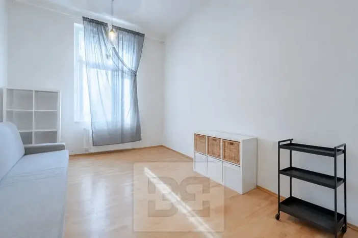 Pronájem bytu 2+1, Praha - Vinohrady, Velehradská, 42 m2