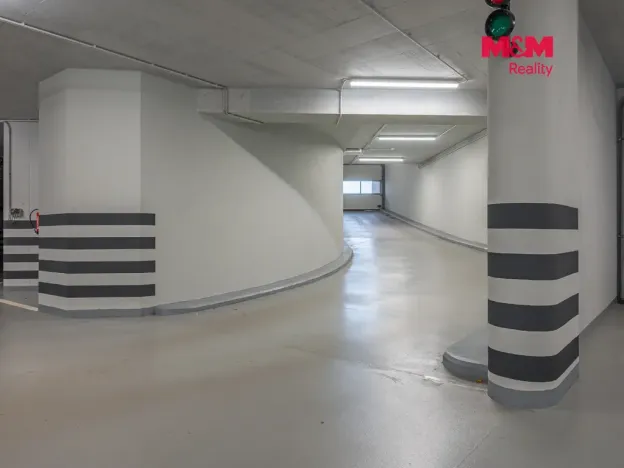 Pronájem garážového stání, Benešov, Dukelská, 14 m2