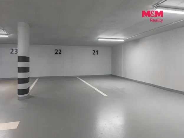 Pronájem garážového stání, Benešov, Dukelská, 14 m2