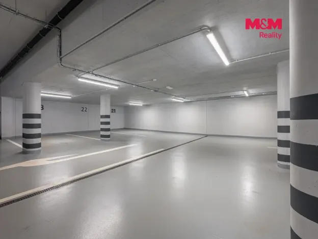 Pronájem garážového stání, Benešov, Dukelská, 14 m2
