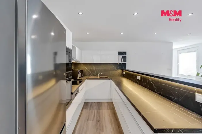 Prodej bytu 3+kk, Králův Dvůr, Pod Hájem, 76 m2