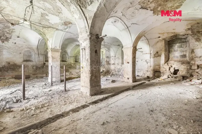 Prodej historického objektu, Zvoleněves, 5000 m2