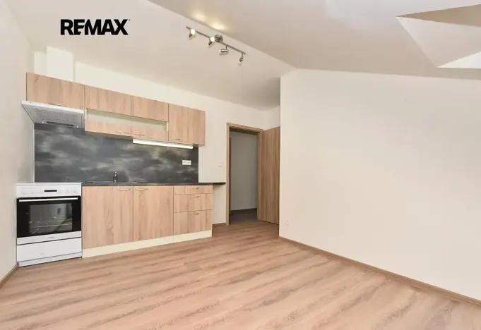Pronájem bytu 2+kk, Plzeň, Skvrňanská, 37 m2