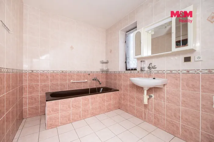 Prodej rodinného domu, Uhersko, 128 m2