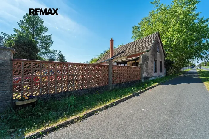 Prodej komerčního pozemku, Týnec nad Labem, Bambousek, 7711 m2