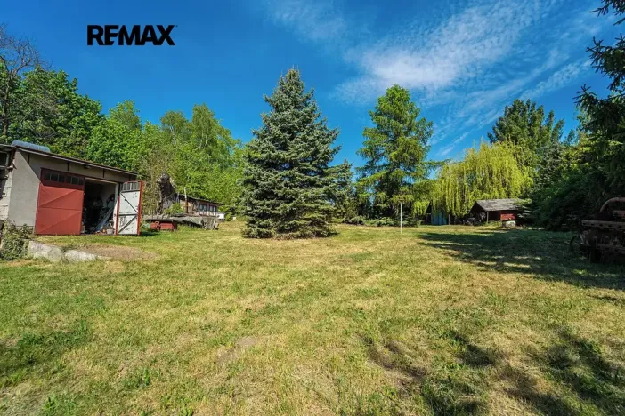 Prodej komerčního pozemku, Týnec nad Labem, Bambousek, 7711 m2