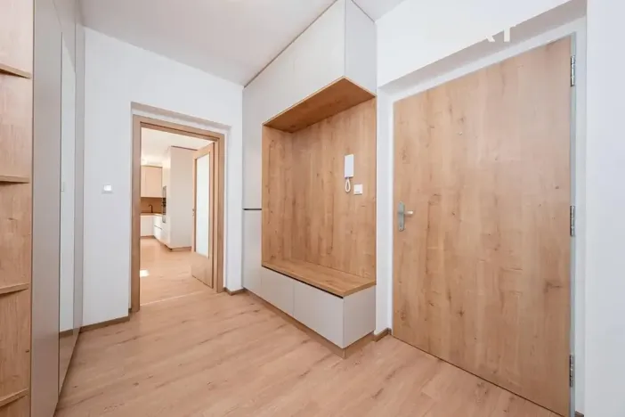 Pronájem bytu 2+kk, Pardubice, U Sportovní školy, 97 m2