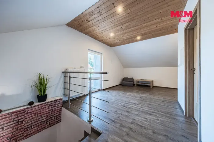 Prodej rodinného domu, Komárov, Sokolovická, 200 m2
