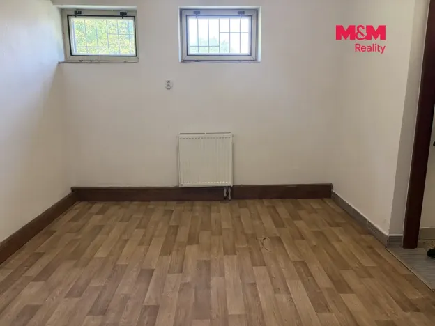 Pronájem obchodního prostoru, Klešice, 1007 m2