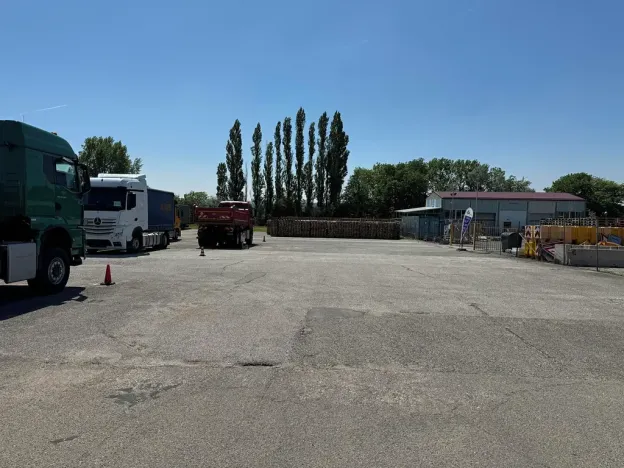 Pronájem komerčního pozemku, Holubice, 700 m2