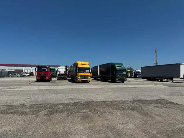 Pronájem komerčního pozemku, Holubice, 4000 m2