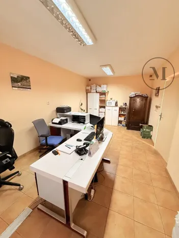 Pronájem kanceláře, Netolice, Mírové Náměstí, 19 m2