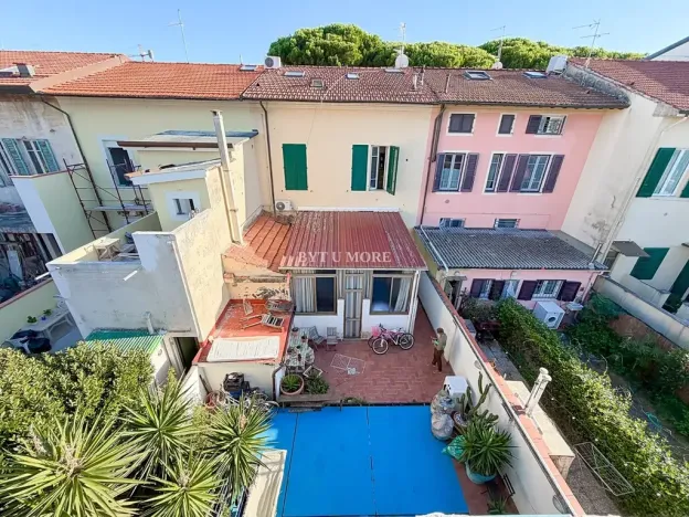 Prodej vily, Viareggio, Itálie, Via Virgilio, 95 m2