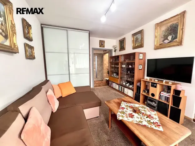 Prodej bytu 3+1, Praha - Prosek, Veltruská, 58 m2