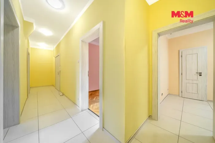 Prodej bytu 4+1, Karlovy Vary - Stará Role, Závodu míru, 99 m2