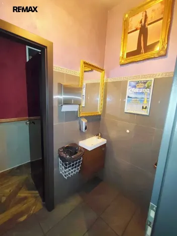 Pronájem obchodního prostoru, Jeseník, Masarykovo nám., 81 m2