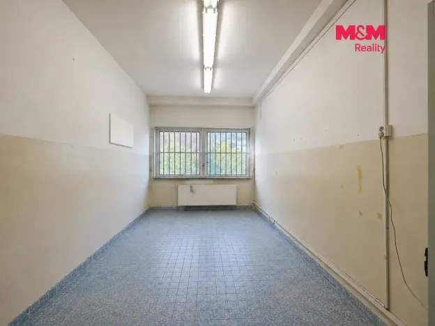 Pronájem kanceláře, Teplice, Libušina, 3000 m2