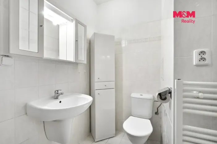 Prodej bytu 2+kk, Praha, Na břehu, 56 m2
