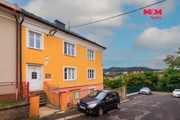 Prodej bytu 2+1, Karlovy Vary - Bohatice, Na Výšině, 45 m2