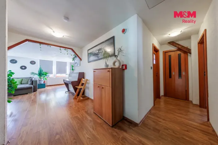 Prodej rodinného domu, Bečov nad Teplou, nám. 5. května, 351 m2