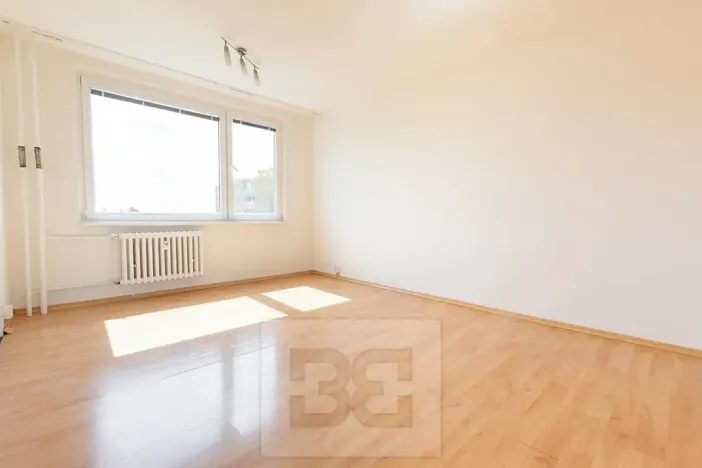 Pronájem bytu 1+kk, Praha - Troja, Krynická, 29 m2