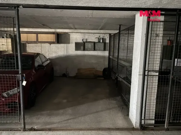 Prodej garážového stání, Brno - Lesná, Loosova, 13 m2