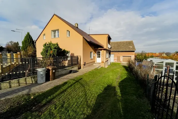 Prodej vícegeneračního domu, Březno, 180 m2