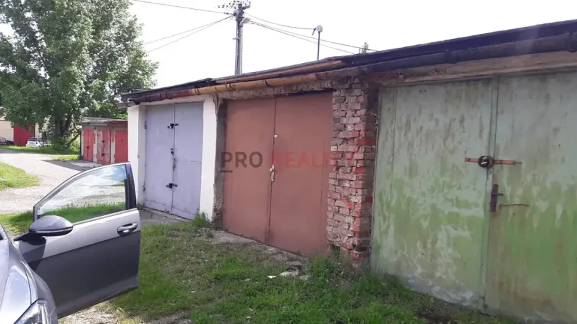 Pronájem garáže, Ostrava, Korunní, 18 m2