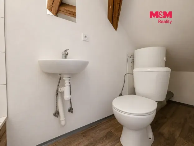 Pronájem, Kostelec nad Černými lesy - Kostelec nad Černými Lesy, náměstí Smiřických, 15 m2
