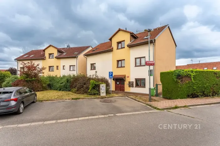 Prodej bytu 2+kk, Praha - Újezd nad Lesy, Velebného, 56 m2