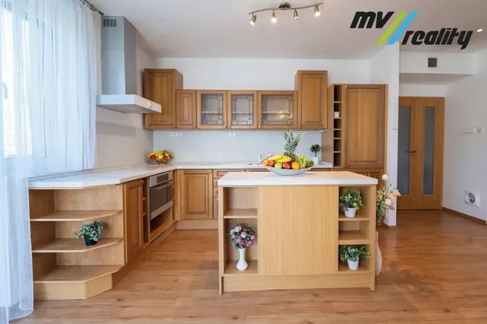 Prodej rodinného domu, Městec Králové, Třešňová, 300 m2