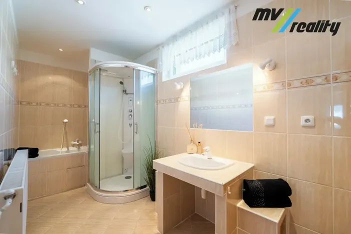 Prodej rodinného domu, Městec Králové, Třešňová, 300 m2