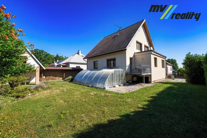 Prodej rodinného domu, Městec Králové, Třešňová, 300 m2