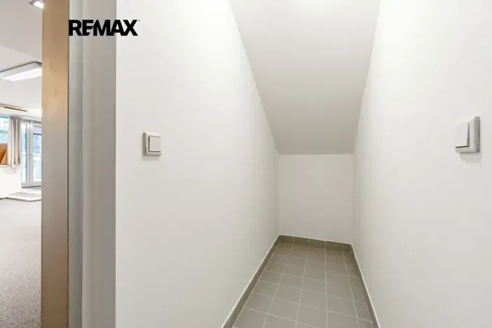 Pronájem kanceláře, Praha - Smíchov, Kováků, 103 m2