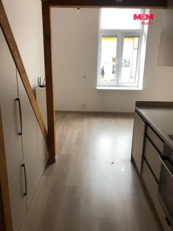Pronájem atypického bytu, Hradec Králové - Kukleny, Pražská třída, 30 m2