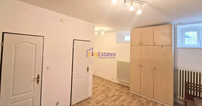 Pronájem bytu 1+kk, Praha - Smíchov, Ke Klimentce, 27 m2