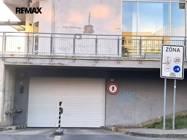 Prodej garážového stání, Praha - Stodůlky, Petržílkova, 11 m2