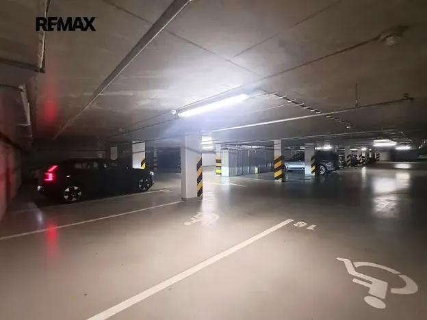 Prodej garážového stání, Praha - Stodůlky, Petržílkova, 11 m2