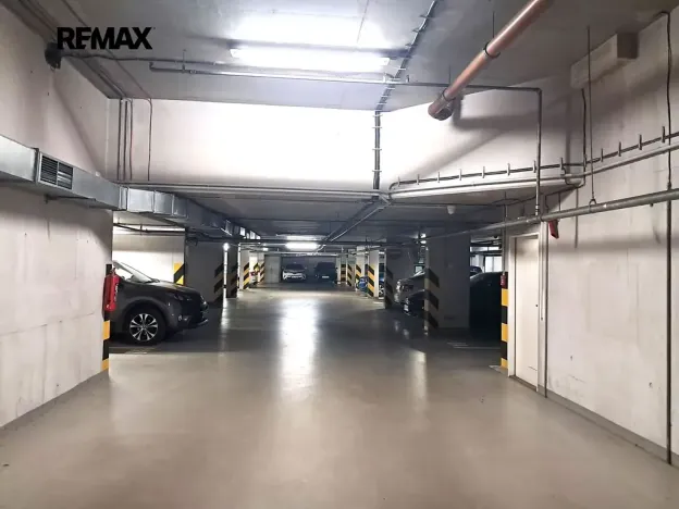 Prodej garážového stání, Praha - Stodůlky, Petržílkova, 11 m2