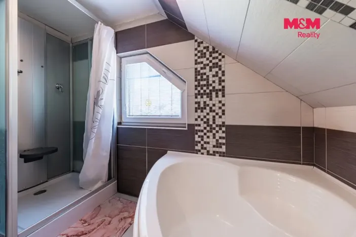 Prodej rodinného domu, Černovice, 140 m2