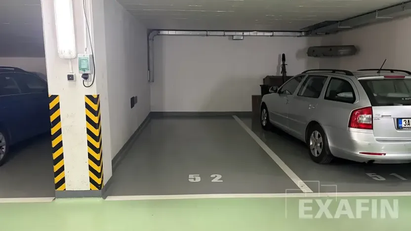 Prodej garážového stání, Praha - Troja, Velká skála, 12 m2