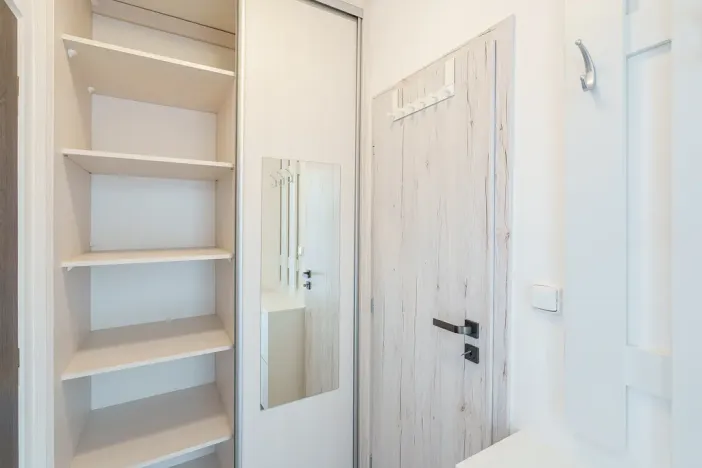 Prodej bytu 1+kk, Praha - Prosek, Veltruská, 33 m2
