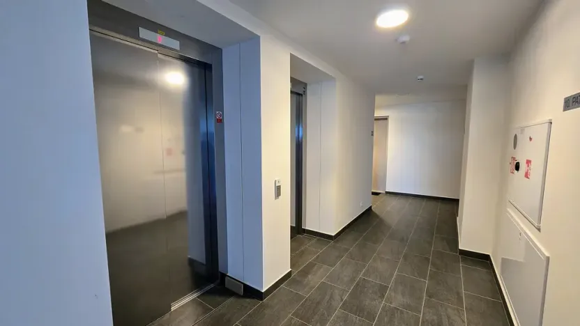 Pronájem bytu 2+kk, Praha - Hloubětín, Poděbradská, 67 m2
