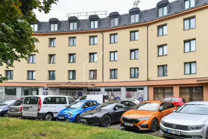 Prodej atypického bytu, Praha - Suchdol, Suchdolské náměstí, 23 m2