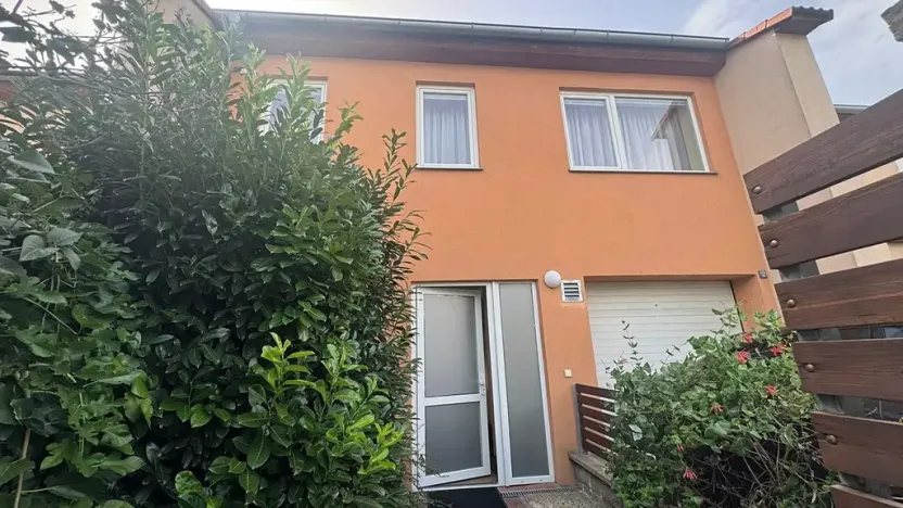 Pronájem rodinného domu, Praha - Řeporyje, Dělená, 170 m2