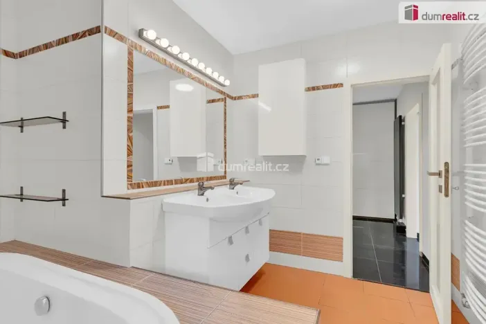 Prodej rodinného domu, Říčany, Strmá, 160 m2